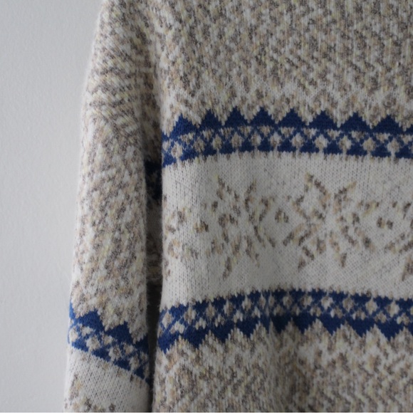 Cozy Beige and Blue Patterned Sweater - Picture 2 of 2